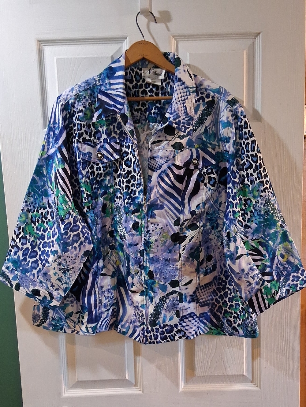 Women's Blue Multi Floral & Animal Print Button-Front Blouse Jacket